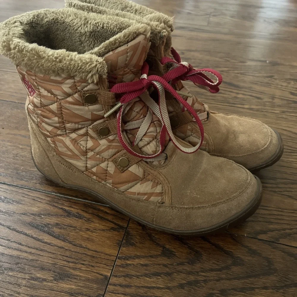 Columbia Women's 7.5 Brown Minx Shorty Warm Winter Waterproof Boots Omni Heat